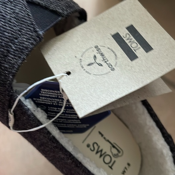 Toms - Picture 7 of 8